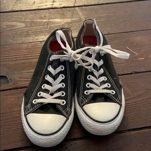 Black converses. size 8!